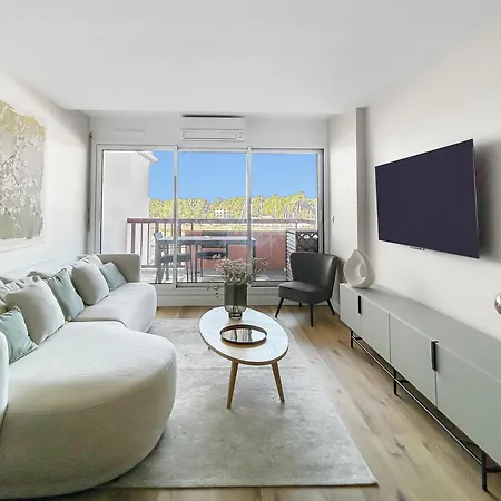 T3 Moderne Avec Terrasse, Piscine Et Parking Prive