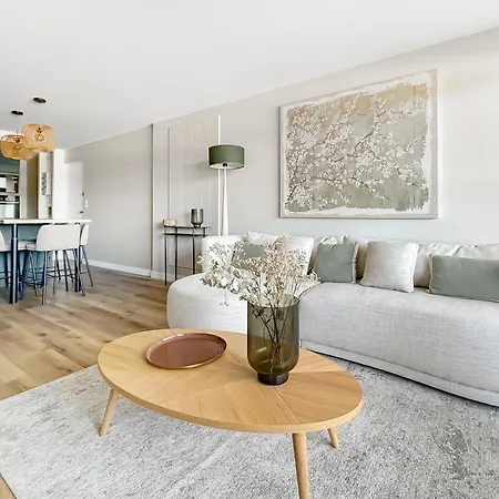 Appartement T3 Moderne Avec Terrasse, Piscine Et Parking Prive