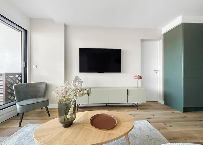 T3 Moderne Avec Terrasse, Piscine Et Parking Prive *