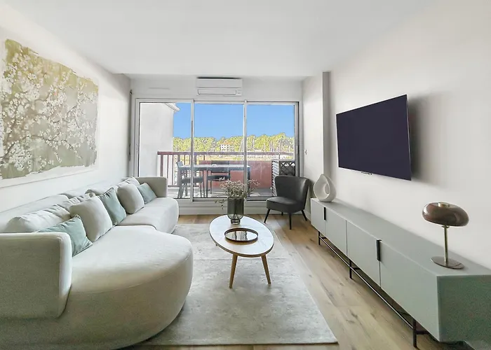 T3 Moderne Avec Terrasse, Piscine Et Parking Prive